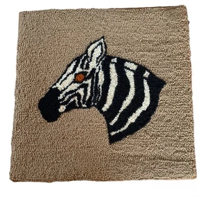 Alfombra acolchada vintage MCM cebra arte de pared marco de madera 22 en arte animal años 70 - Imagen 1 de 11