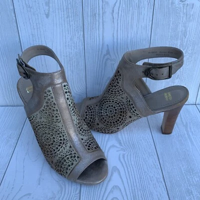 Johnston & Murphy Cassie Sandals Peep Toe Heels Shoes Gold Womens Size 8.5 M - Image 1 of 4