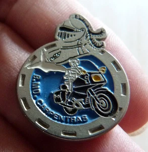 BEAU PIN'S GENDARMERIE NATIONALE MOTO MOTARD BMO CARPENTRAS - Foto 1 di 1