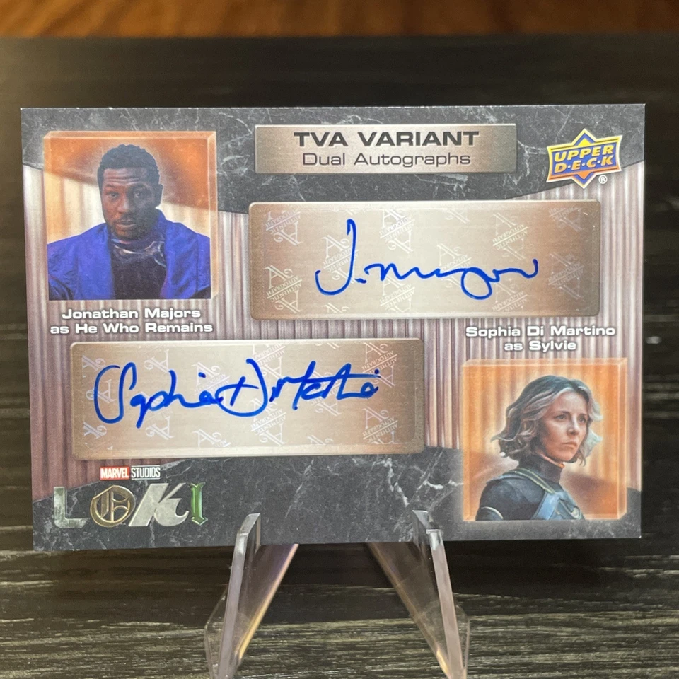 2023 UD S1 Loki Jonathan Majors/Sophia Di Martino Variant Dual Autographs #24/25 - Image 1 of 4