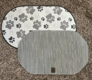 Lote de 2 - Alfombrillas de alimentación para platos de perros gatos mascotas en muy buena condición - Imagen 1 de 1
