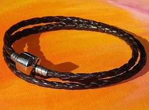 Pulsera con encanto europeo de cuero y acero marrón doble envoltura para dama de Lyme Bay Art - Imagen 1 de 3