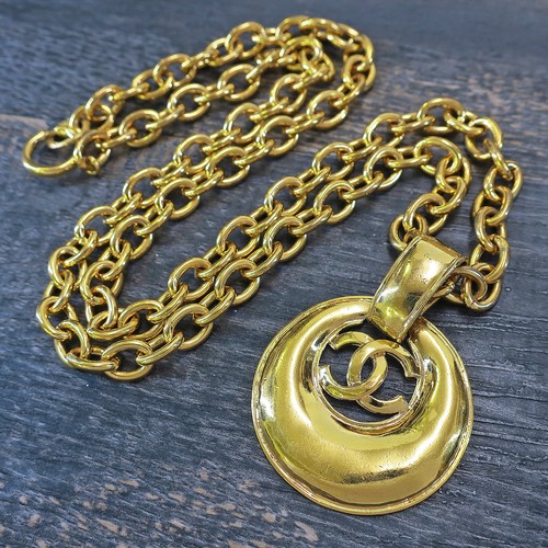 CHANEL Ciondolo Collana Vintage Placcato Oro CC Logo CC #139c Risaltante