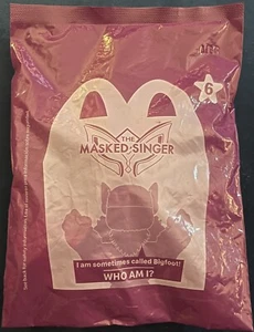 McDonald's 2023 IL CANTANTE MASCHERATO Happy Meal Peluche Yeti Giocattolo #6 SIGILLATO - Foto 1 di 2