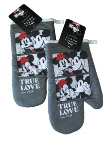 Juego de 2 guantes de horno Disney Mickey & Minnie Mouse True Love desde 1928 - Imagen 1 de 4
