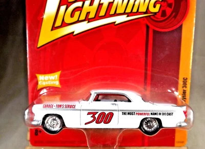 Johnny Lightning JL#4 1955 Chrysler 300C 2009 blanco con ruedas de radios cromados Foto 1 de 4