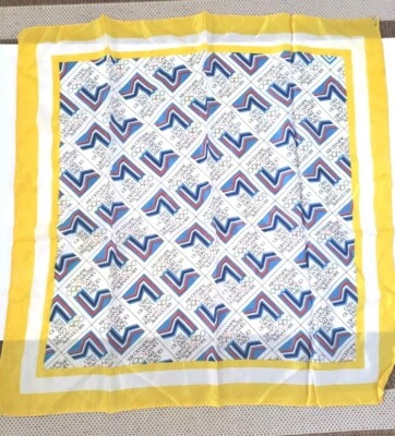 Cachecol quadrado 1980 Lake Placid Jogos Olímpicos de Inverno Athalon, borda amarela usado  - Imagem 1 de 4