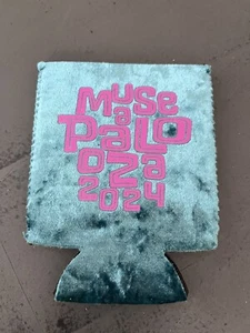 NEU!! Krewe of Muses 2024 Samt Koozie Museapalooza Karneval New Orleans Überwurf - Bild 1 von 1