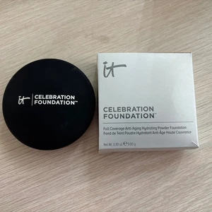 IT Cosmetics Celebration Foundation Hydrating Foundation Powder Medium 0.30 oz - Picture 1 of 6
