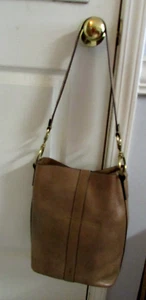 FRYE Leather IIana Tan Hobo Bucker Shoulder Bag Brass Hardware Front Pockets - Picture 1 of 18
