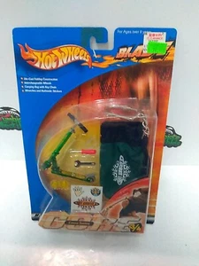 Die Cast Folding Hot Wheels Blade Camo Series #3/4 29589 Mattel Wheels Green J22 - Picture 1 of 6
