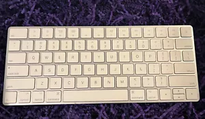 Teclado inalámbrico Apple Magic Keyboard A1644 Bluetooth probado, totalmente funcional - Imagen 1 de 6
