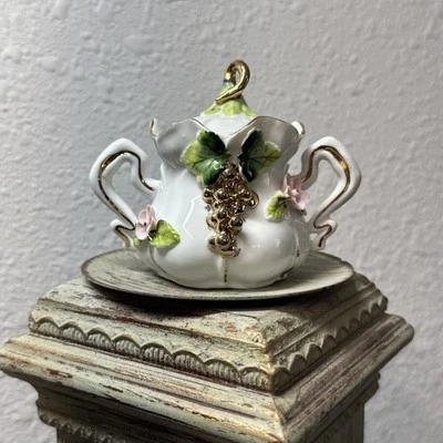 Sugar Bowl Ivy Leaf Trinket Dish Set Porcelain Gold Trim 3D Design Green - Image 1 of 4