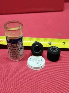 Neumáticos de carreras especiales vintage 1/24 Cstom estrechos 3/32 X .770 ruedas de coche ranurado nuevos en stock - Imagen 1 de 5