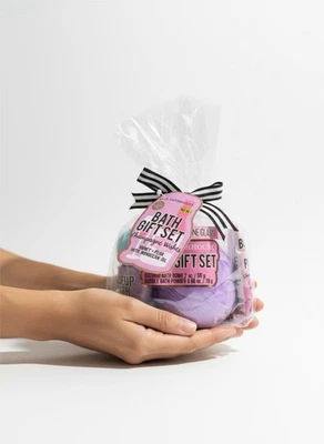 Ony Bathhouse Champagne Wishes 5-piece gift set with a honey and pear aroma - Image 1 of 4