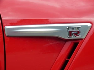 Genuine Nissan GTR R35 GT-R Front Fender Emblem Badges Right Left Set OEM * - Bild 1 von 3