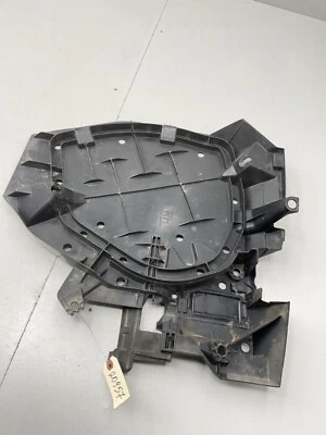 Subaru Forester 2016-2018 OEM debajo de la carrocería parte trasera derecha tanque de combustible cubierta contra salpicaduras Foto 1 de 4