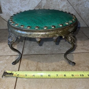 Vtg Petite Victorian Needlepoint Green Foot Stool Foot Rest Gold Metal /Wood - Picture 1 of 7