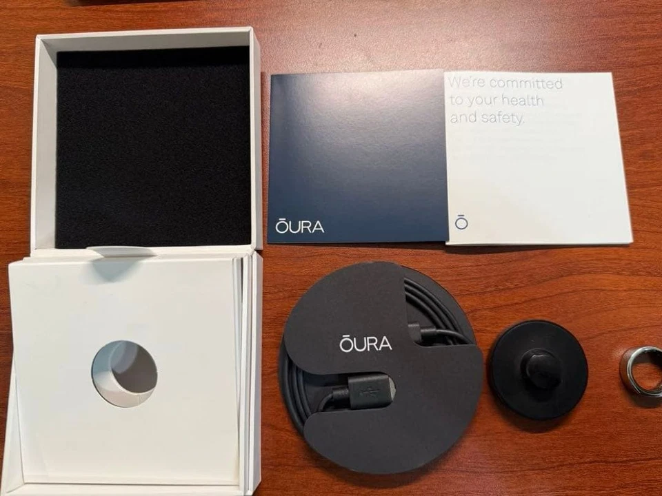 Oura OuraRing Gen 3 Smart Ring US 9 Size Heritage Gold With box and charger - Image 1 of 4