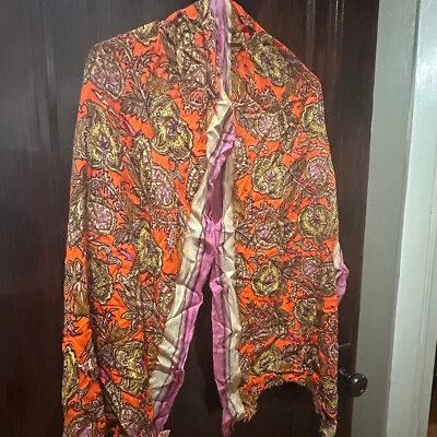 Bufanda ligera, naranja brillante y púrpura, cachemira. Patrón bohemio o campesino. Foto 1 de 4