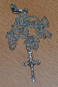 Crucifix 24mm, With 60cm Silver Plated Medium Chain, Crucifix is Silver Tone - Bild 1 von 3