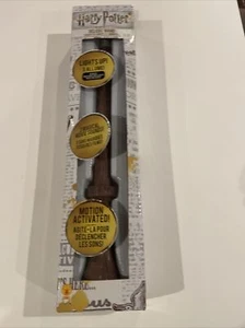 Lizenzierter Harry Potter Deluxe Zauberstab mit Licht & Filmgeräuschen Bewegungsaktivierung - Bild 1 von 7