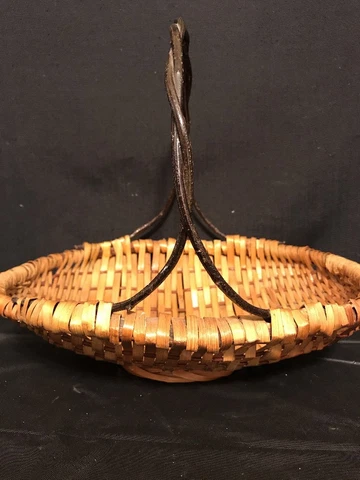 Vintage 2 tone Wicker Oval Carry Fruit Basket Stick / Twig Handle Size 10 x 12.5 Cover