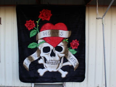 SKULL LOVE HURTS DEEPLY HEART FLOWER ROSE QUEEN SIZE BLANKET BEDSPREAD - Image 1 of 2