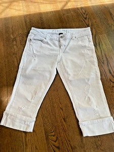 Rue 21 CAPRIS, capri pants size 9/10 white denim, sequins, distressed ! cuffs - Picture 1 of 6