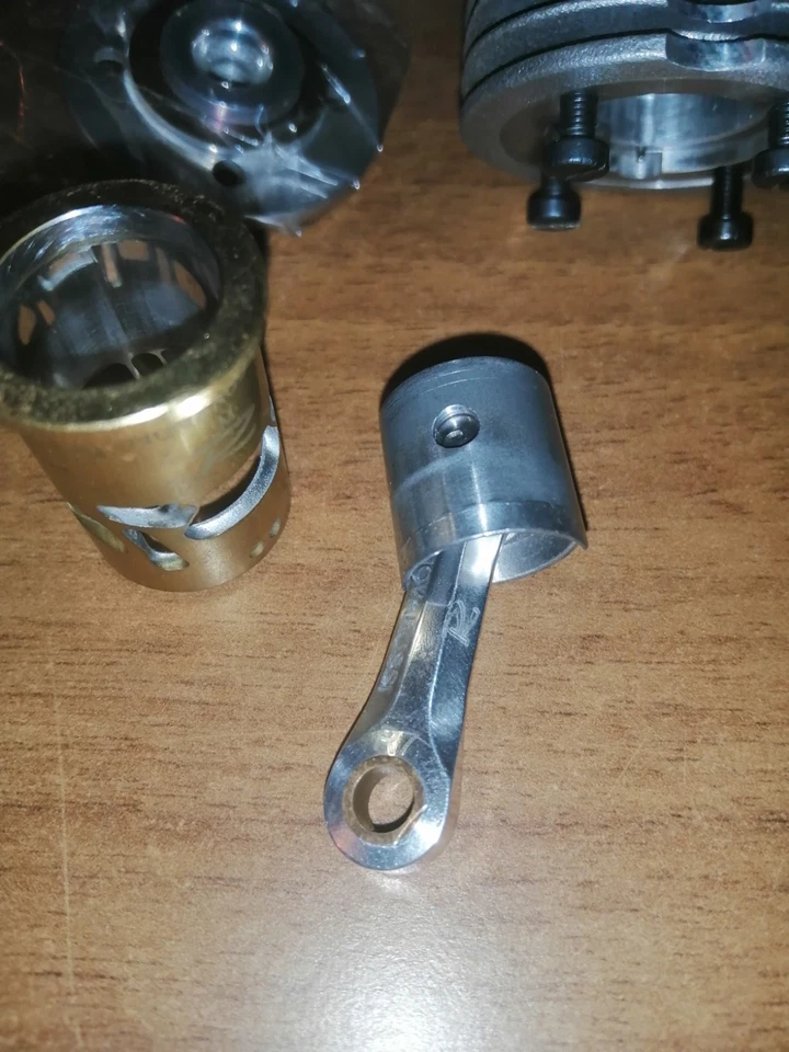 Novarossi 21R2001 Usato Smontato Incompleto Rotto o Per Parti Di Ricambio - Immagine 1 di 4