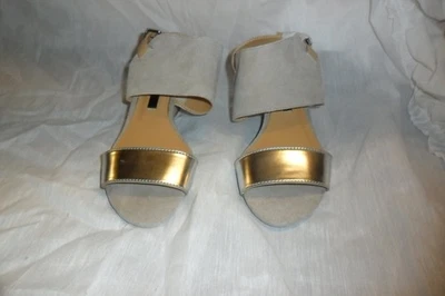 NUEVO EN CAJA Kensie Mujer Plata 6M Cuero y Gamuza Correa Trasera Ajustable Puntera Abierta Foto 1 de 3