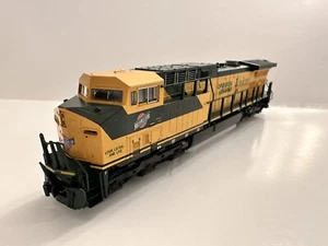KATO N SCALE #176-7032 AC4400CW C&NW Loco #8835 - Picture 1 of 6
