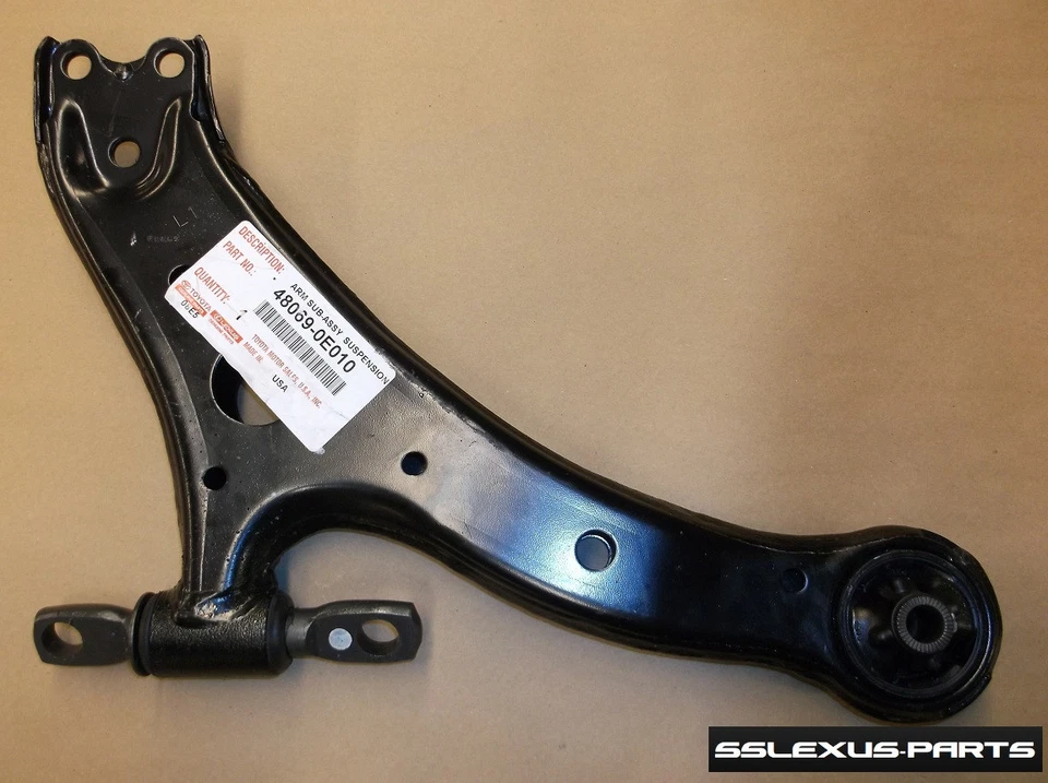 Brazo de control inferior izquierdo OEM LEXUS RX330 RX350 (2004-2009) 48069-0E010  Foto 1 de 1