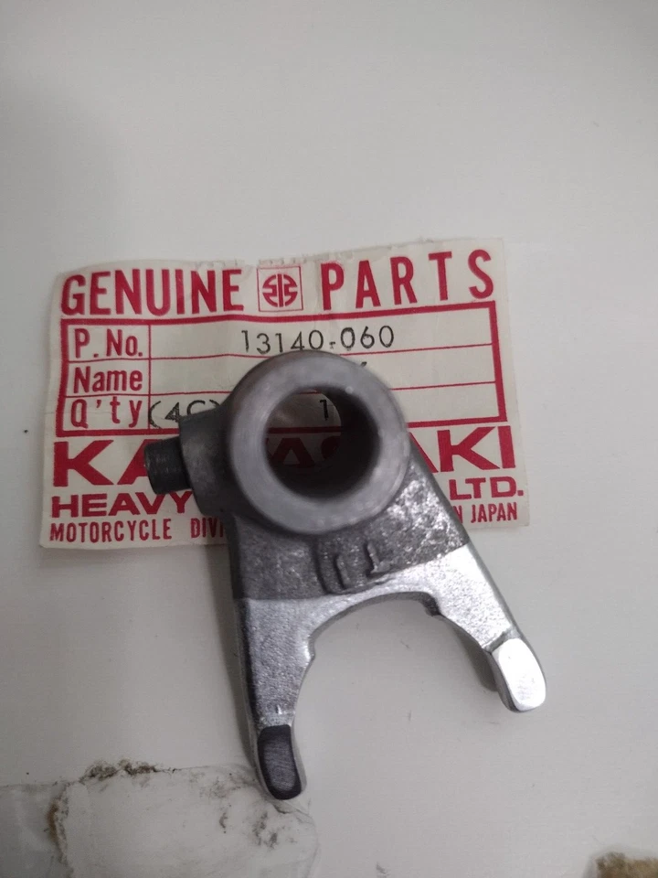 Selector de horquilla Kawasaki 13140-060 quinta y superior KD125 KE125 KS125 KX125 NOS de colección Foto 1 de 1