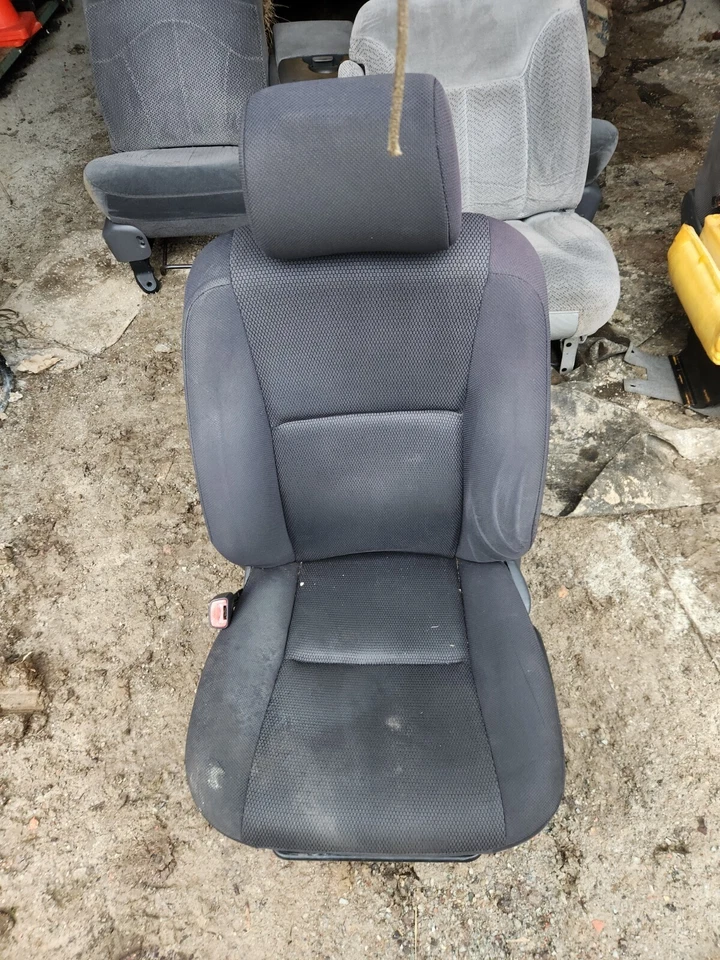 Pontiac Vibe 2006 asiento del conductor base manual incluida tela gris carbón Foto 1 de 4