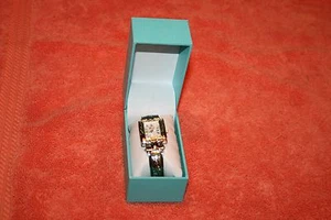 Reloj Geneva Damas en Caja Love Hope Wish Joy Alrededor Cuadrado Cara Perlada - Imagen 1 de 6