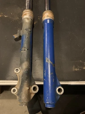 1990 90 Yamaha RT180 RT 180 suspensão garfos dianteiros - Imagem 1 de 4