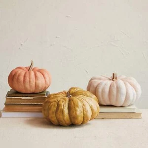 Calabazas de resina texturizada con baches - Imagen 1 de 9