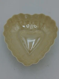 Vintage Belleek Jakobsmuschel Rand Glanz herzförmige Schale Schüssel Irland 6. Mark 5,5" - Bild 1 von 6