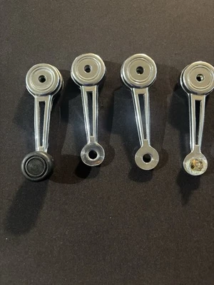 Ford Mustang 1968 1969 Deluxe manijas interiores de ventana (4) manijas  Foto 1 de 4