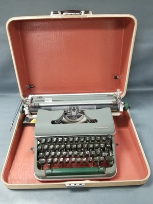 老式铸造金属绿色奥林匹亚手动打字机用于德国还原 — 第 1/4 张图片