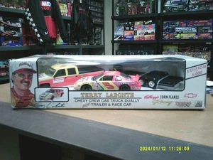 1996 Brookfield Collectors Guild Terry Labontes’ #5 Kellogg's Car & Dually Truck - Picture 1 of 9