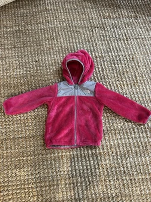 Chaqueta con capucha polar Osito rosa intenso The North Face para niñas pequeñas 3 Foto 1 de 4