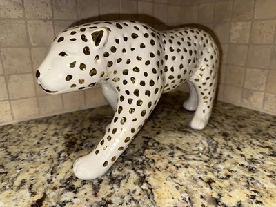 Estatuilla de leopardo de cerámica de 14", dorada y blanca  Foto 1 de 4