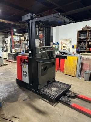 2016 RAYMOND ORDER PICKER 3000LB 210" LIFT W/ BATTERY&CHARGER 42" FORK 95" TALL - Image 1 of 4