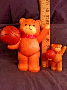 Lucy & Me Rigglets lotto di 2 giocatori di basket orsacchiotto 6,25" banca e 3" Enesco - Foto 1 di 12