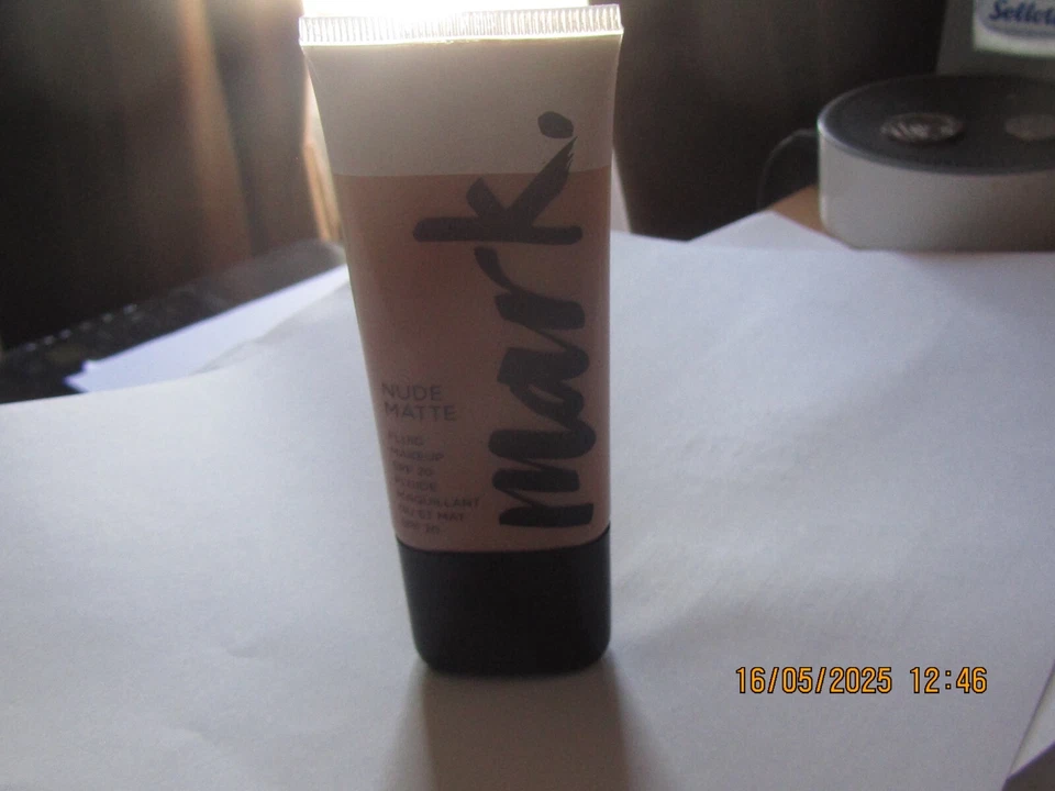 Avon Nude Matte Fluid Makeup SPF 20 Natural Beige - Image 1 of 1