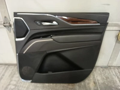 Panel de moldura de puerta trasera derecha pasajero de Cadillac Escalade ESV 2021 11228965 Foto 1 de 4