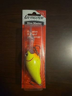 Livingston Dive Master 20 Rattle Crankbait Lure, 5/8 Oz, Purple/Chartreuse - Image 1 of 2