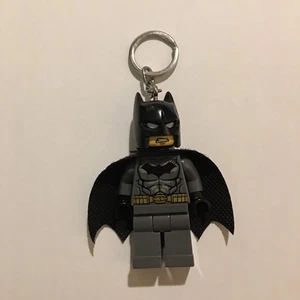 2013 LEGO Batman Mini Figure Keychain w/ LED Flashlight DC Universe - Picture 1 of 2